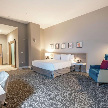 Hilton Garden Inn Wichita Downtown, Ks מראה חיצוני תמונה