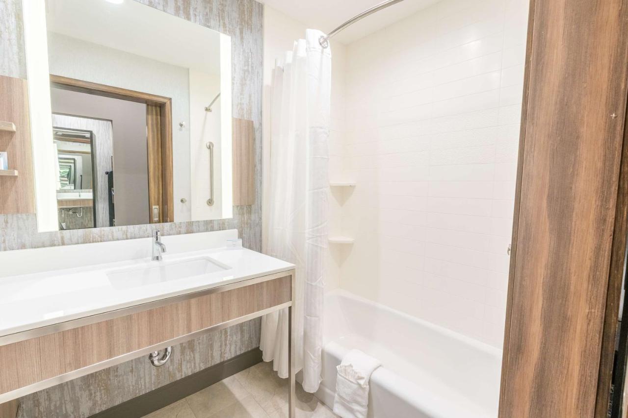 Hilton Garden Inn Wichita Downtown, Ks מראה חיצוני תמונה