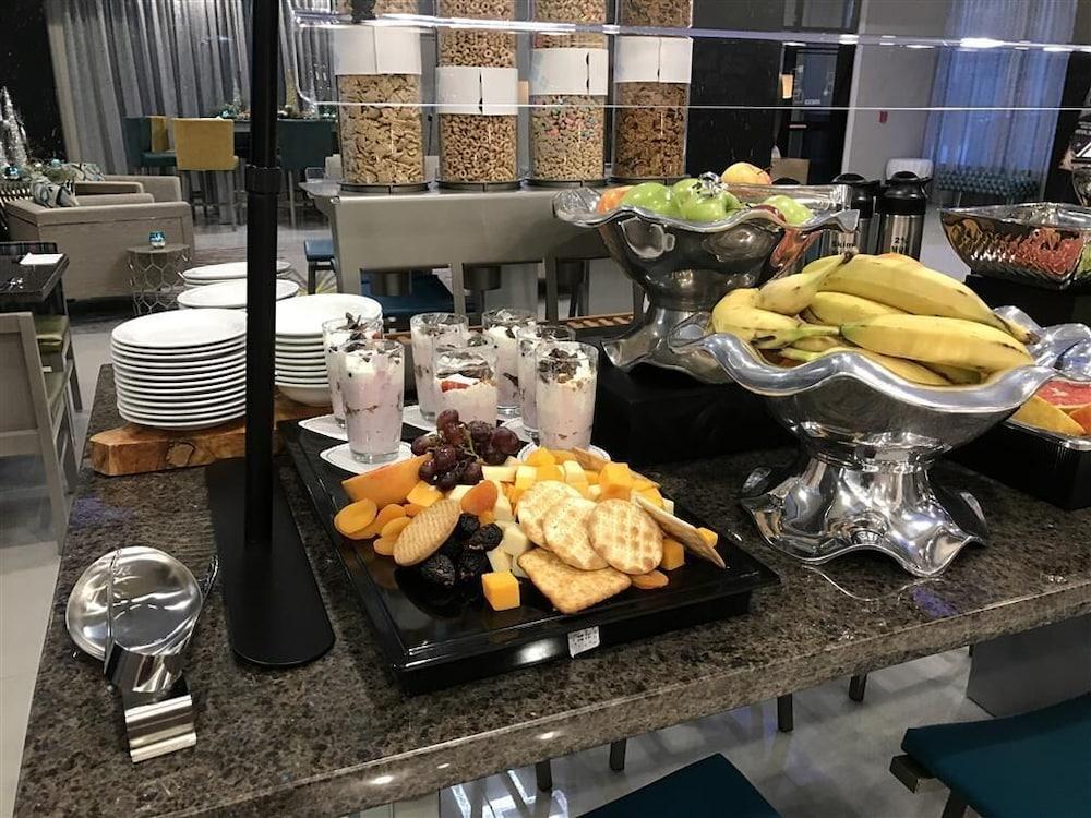 Hilton Garden Inn Wichita Downtown, Ks מראה חיצוני תמונה