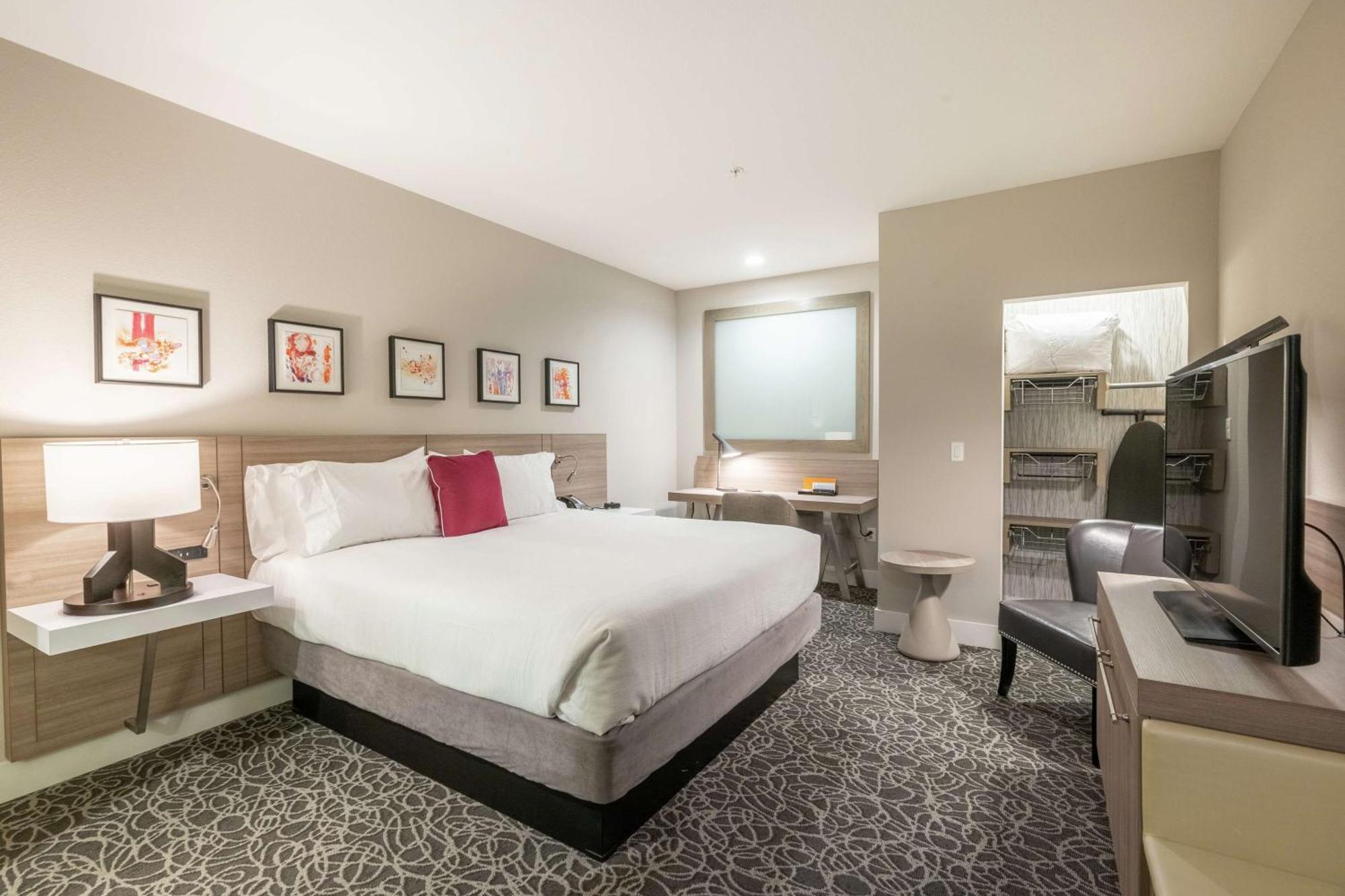 Hilton Garden Inn Wichita Downtown, Ks מראה חיצוני תמונה