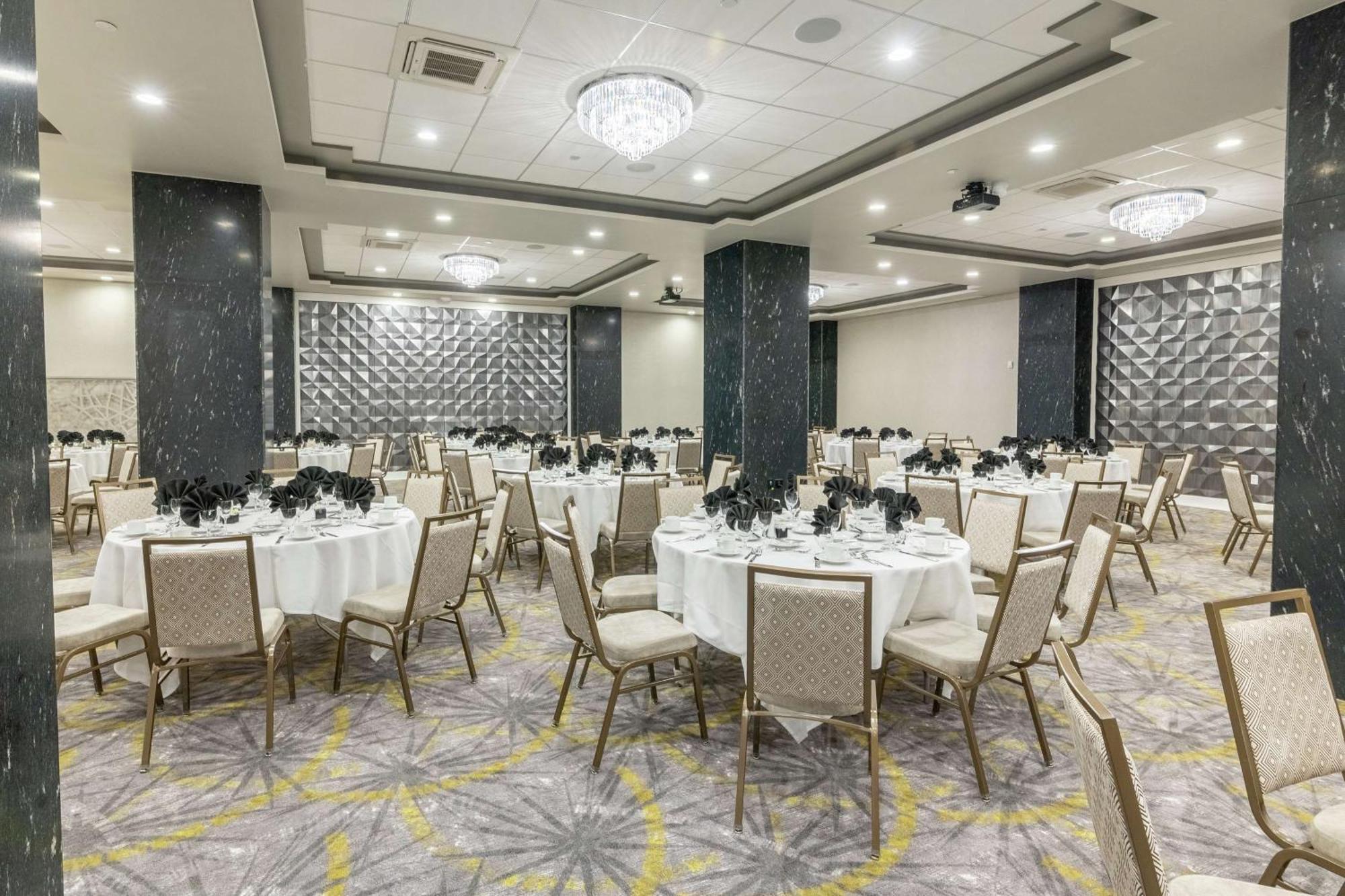 Hilton Garden Inn Wichita Downtown, Ks מראה חיצוני תמונה