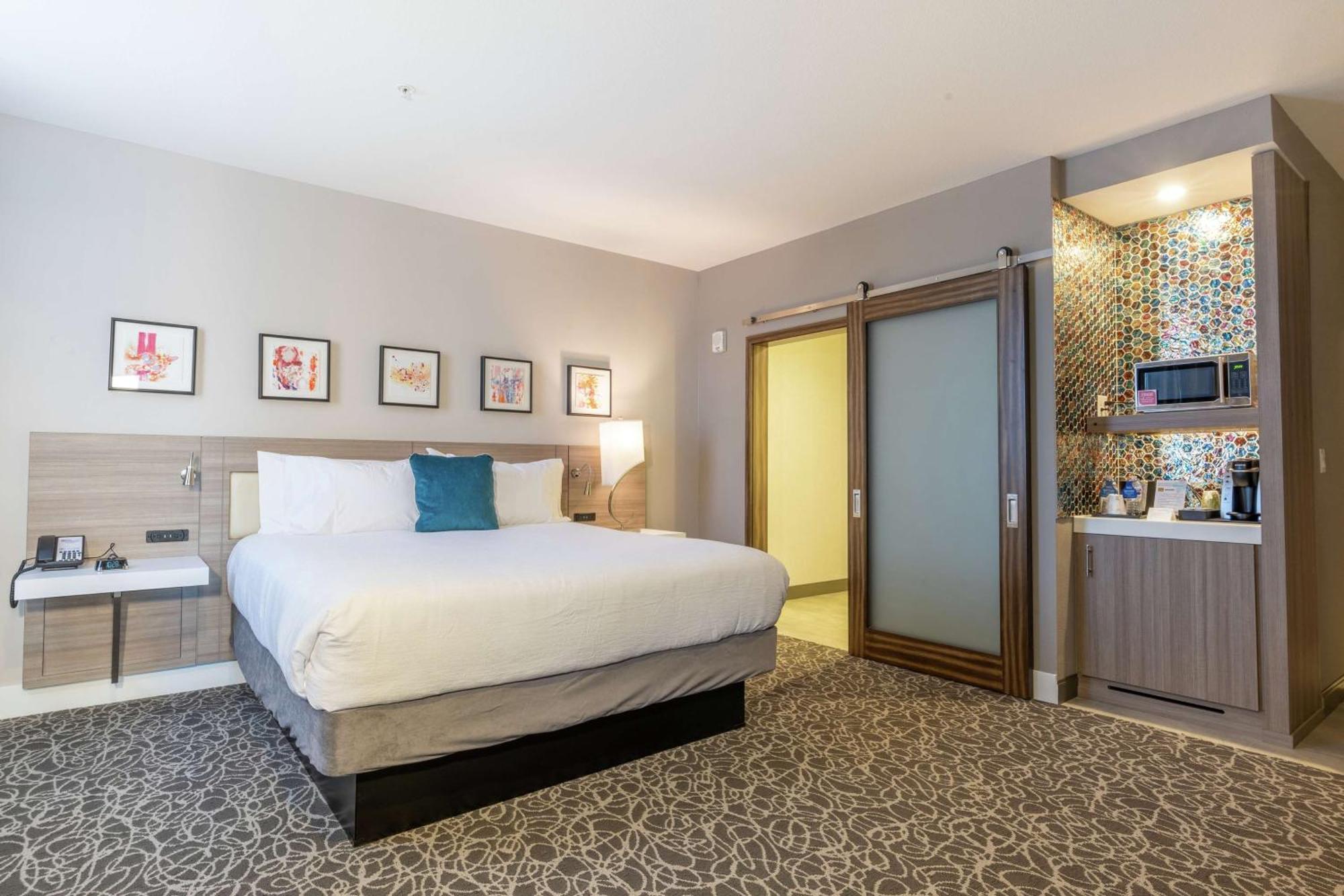Hilton Garden Inn Wichita Downtown, Ks מראה חיצוני תמונה